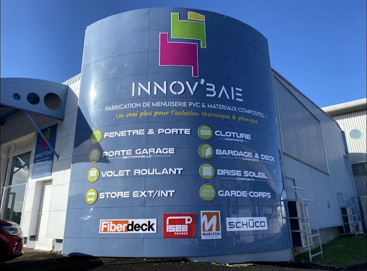 Le bâtiment INNOV'BAIE en zone industrielle de Jarry